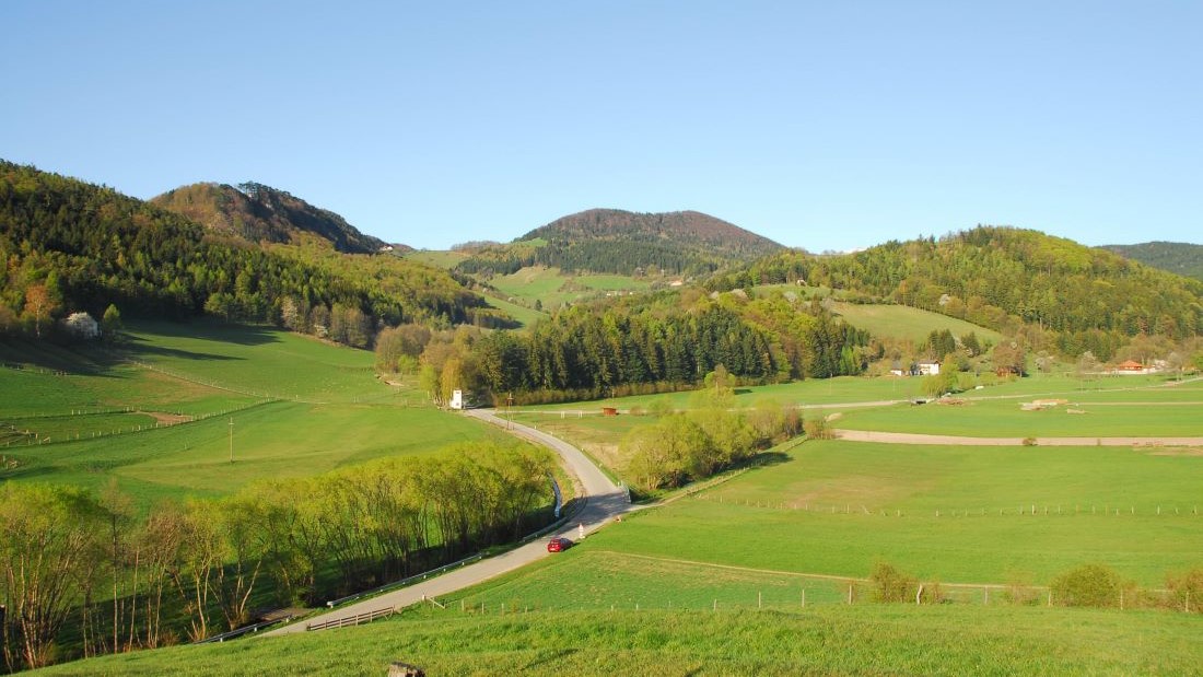 RosentalSportplatz Ausblick über den Sportplatz und Rosental