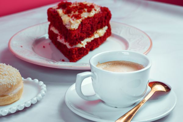 Dorfcafe mit Kaffee und Kuchen